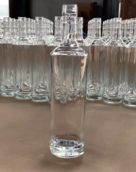 375ml 500ml 750ml 1000ml Capacity Glass Bottles for Vodka with Cork Top Screw GPI Top Cap
