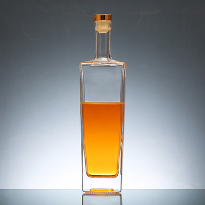 Customized 750ml Vodka Liquor Glass Bottle with Stopper and Transparent Material