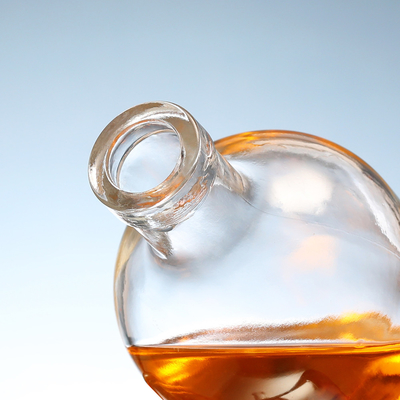 Customized 750ml Vodka Liquor Glass Bottle with Stopper and Transparent Material