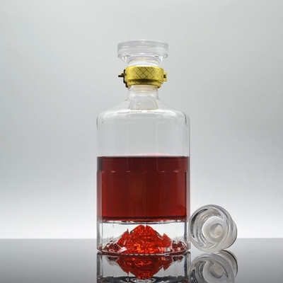 700ml Capacity Glass Bottle for White Vodka White Wine and Other Drinks Square Shape