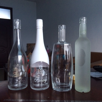 750ml Super Flint Glass Beverage Bottle in Matte Black and White with Custom Label
