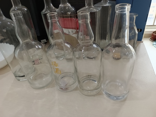 OEM Welcome 700ml Empty Glass Bottle for Customized Wine Packaging