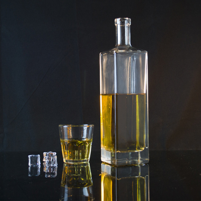 500ML 750ML 1000ML Clear Gin Rum Whiskey Glass Liquor Bottle with Cork Sealing Type