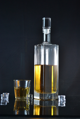 500ML 750ML 1000ML Clear Gin Rum Whiskey Glass Liquor Bottle with Cork Sealing Type