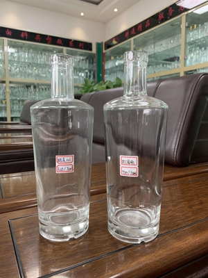 Super Flint Glass Custom Design 700ml Square Liquor Bottle for Vodka or Olive Oil