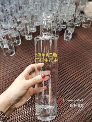 Transparent Empty 750ml Vodka Liquor Glass Bottle with Sealing Type Cork/Screw/Guala
