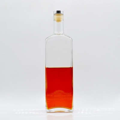 Super Flint Glass Material 700ml Whiskey Empty Glass Bottle for Alcoholic Beverages
