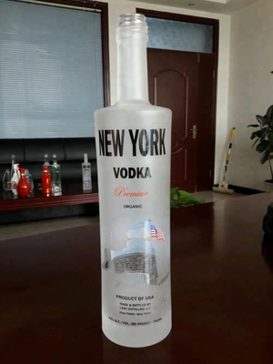 Super Flint Glass Collar 750ml Vodka Bottles with Screw Top Sealing Type on Promotion