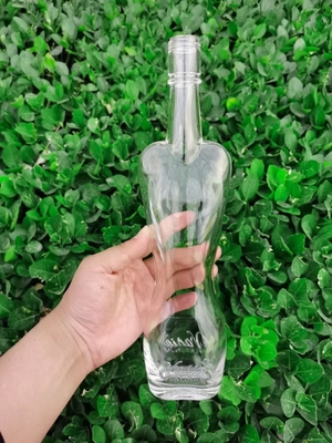 Decal Surface Handling Vodka Glass Bottle for Women's Body Shape in Crystal White Material