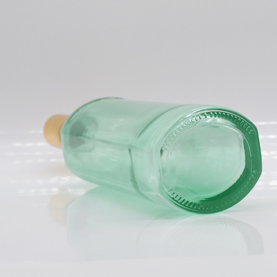 Super Flint Glass Whiskey Rum Gin Bottles with Custom Relief Carving Design and Wooden Stopper