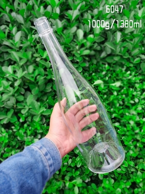 Square Customized Glass Liquor Bottles for Spirits Vodka Gin Rum Whisky 700ml Cork