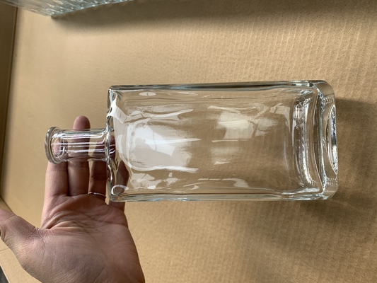 Crystal White Material Square Glass Bottle 500ml for Spirits Gin Rum Vodka Whiskey