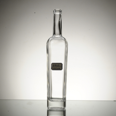 750ml Clear Glass Bottle Vodka with High Flint Glass Material and Cork Sealing Type