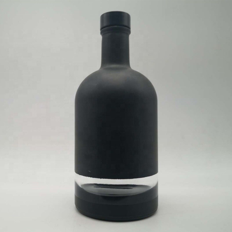 750ml Super Flint Glass Beverage Bottle in Matte Black and White with Custom Label