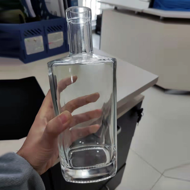 700ml 1L Liquor Bottle Whiskey Alcohol Packaging Bottle for Mineral Water Packaging