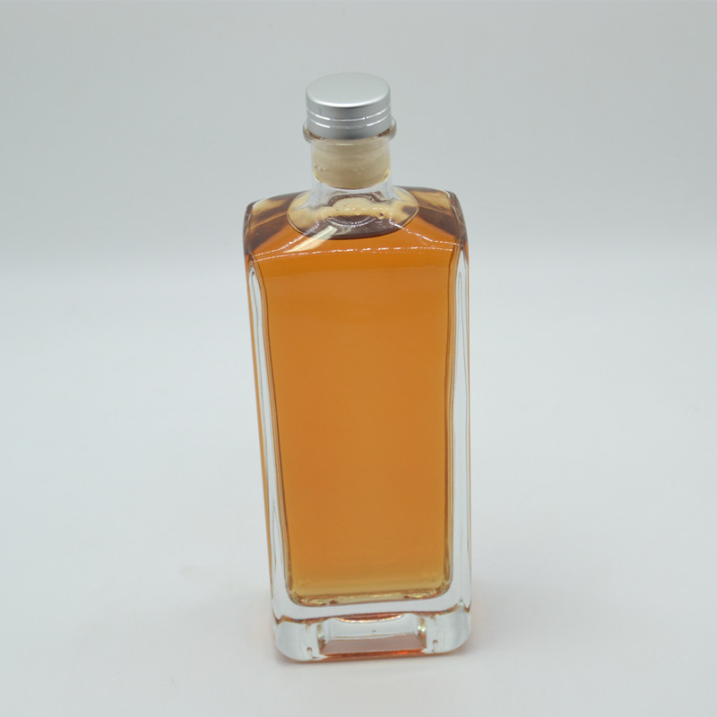 High Flint Glass Material 500ml Clear Empty White Vodka Glass Bottle with Cork 750ml