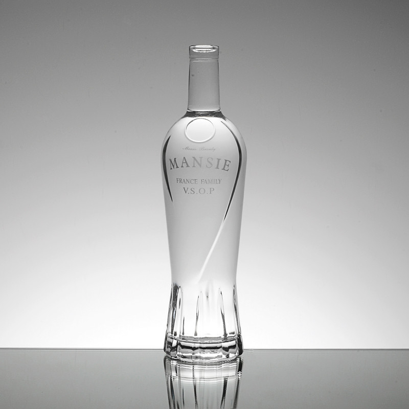 Trade Assurance High Flint Glass Material 750ml Clear Vodka Bottle for Big Event
