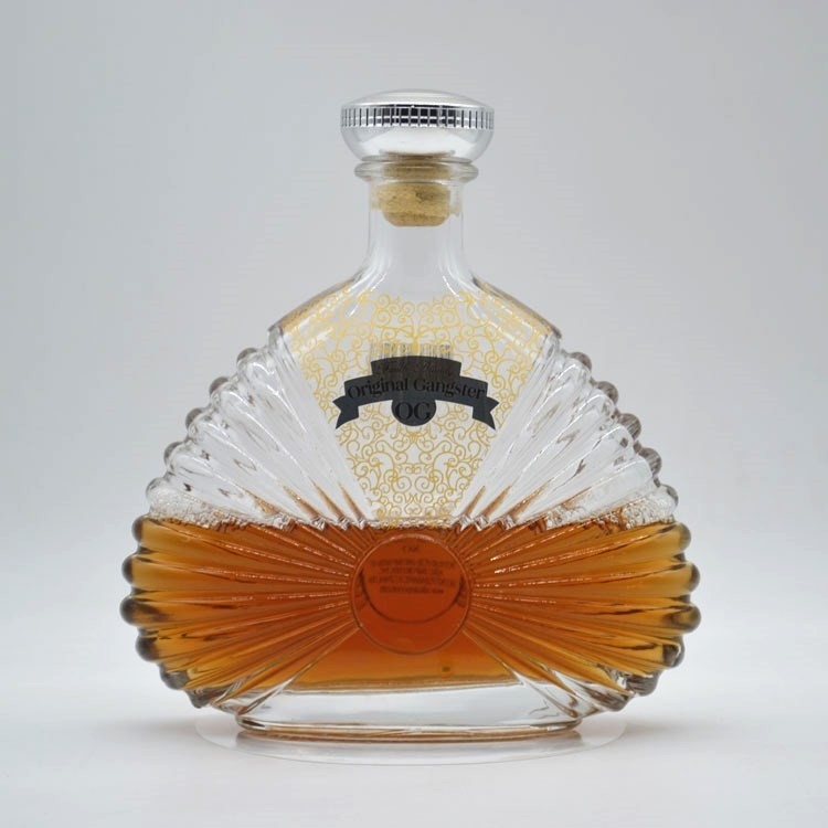 Super Flint Glass Whiskey Rum Gin Bottles with Custom Relief Carving Design and Wooden Stopper