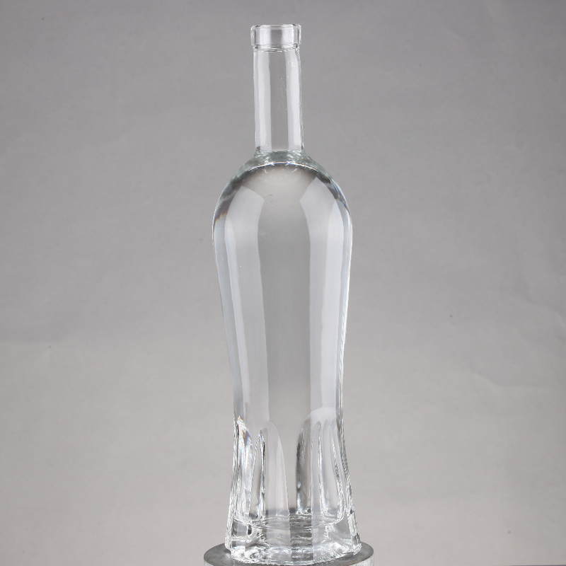 70cl 700ml Vodka Bottles Made of Super Flint Glass with Thick Base and Cork Sealing Type